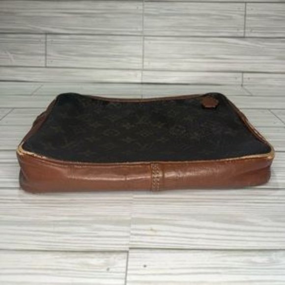 Louis Vuitton Monogram Pochette Second 184 Sport Clutch*** - Picture 9 of 14